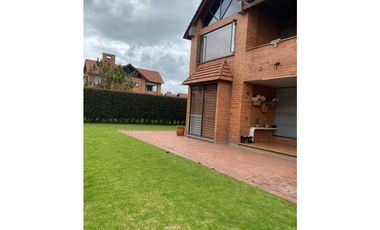 Arriendo casa campestre unifamiliar en conjunto en cajica.