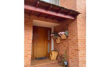 Arriendo casa campestre unifamiliar en conjunto en cajica.