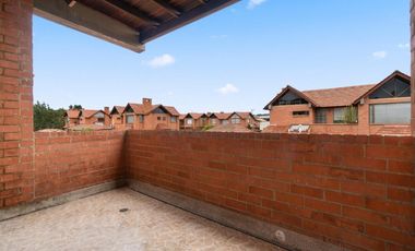 Arriendo casa campestre unifamiliar en conjunto en cajica.