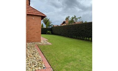 Arriendo casa campestre unifamiliar en conjunto en cajica.
