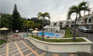 Se Vende Casa en Conjunto Cerrado - Sector Avenida 19 Norte