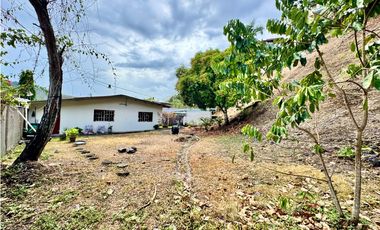 VENTA CASA FRENTE A LA ESTACIÓN SAN ISIDRO ACCESO VIA PRINCIPAL CV