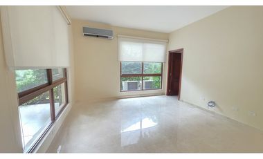 Casa de Lujo en Venta en Clayton – ¡Precio de Oportunidad!