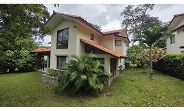 Casa de Lujo en Venta en Clayton – ¡Precio de Oportunidad!