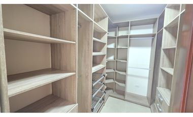 Casa de Lujo en Venta en Clayton – ¡Precio de Oportunidad!