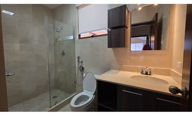Casa de Lujo en Venta en Clayton – ¡Precio de Oportunidad!