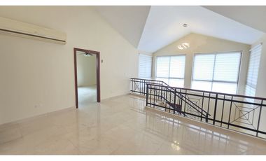 Casa de Lujo en Venta en Clayton – ¡Precio de Oportunidad!