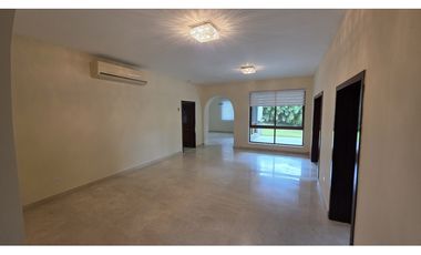 Casa de Lujo en Venta en Clayton – ¡Precio de Oportunidad!