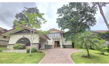 Casa de Lujo en Venta en Clayton – ¡Precio de Oportunidad!