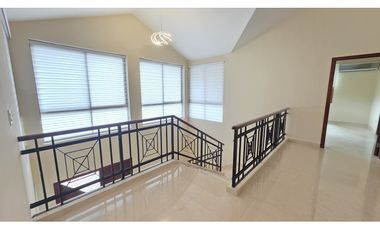Casa de Lujo en Venta en Clayton – ¡Precio de Oportunidad!