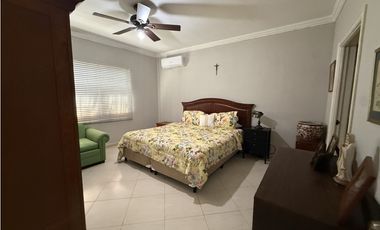 House for sale in PH Residencial Las Perlas