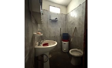 SE VENDE CASA 2 DORM SOBRE CALLE PASTEUR - ALMAFUERTE