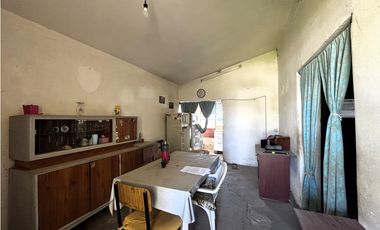SE VENDE CASA 2 DORM SOBRE CALLE PASTEUR - ALMAFUERTE