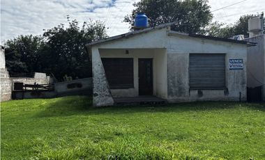 SE VENDE CASA 2 DORM SOBRE CALLE PASTEUR - ALMAFUERTE