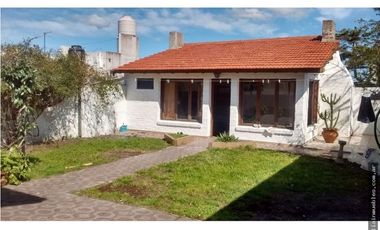 Chalet - 3 dormitorios-Quincho- Jardin- Garage-San Carlos