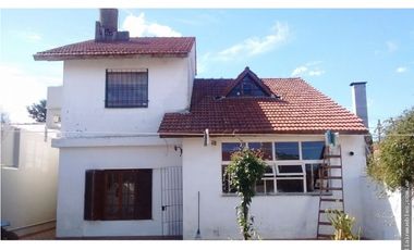 Chalet - 3 dormitorios-Quincho- Jardin- Garage-San Carlos