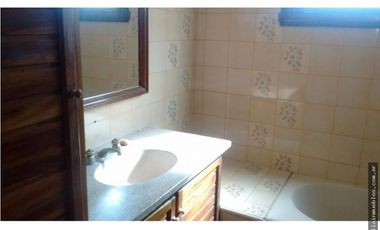 Chalet - 3 dormitorios-Quincho- Jardin- Garage-San Carlos