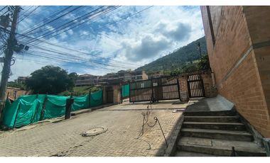VENTA EDIFICIO 3 PISOS AMAGA