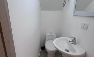 En el Caney se alquila Apartamento Dúplex en 2do y 3er piso