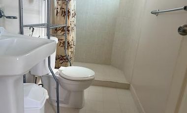 Casa en condominio en Col. Jiménez Cantú, Cuautitlán Izcalli con 2 rec y 2 baños