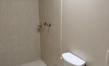 Casa en condominio en Col. Jiménez Cantú, Cuautitlán Izcalli con 2 rec y 2 baños