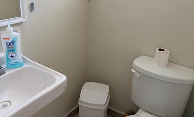 Casa en condominio en Col. Jiménez Cantú, Cuautitlán Izcalli con 2 rec y 2 baños