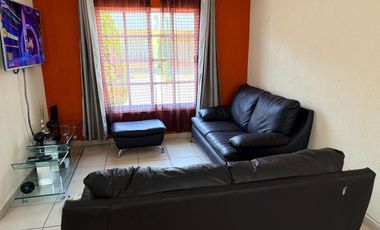 Casa en condominio en Col. Jiménez Cantú, Cuautitlán Izcalli con 2 rec y 2 baños