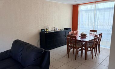 Casa en condominio en Col. Jiménez Cantú, Cuautitlán Izcalli con 2 rec y 2 baños