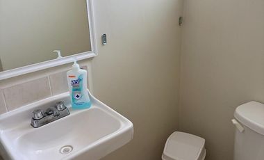 Casa en condominio en Col. Jiménez Cantú, Cuautitlán Izcalli con 2 rec y 2 baños