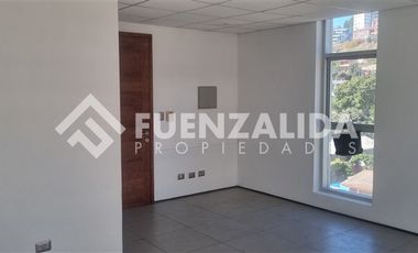Oficina en Arriendo en Strip Center Vicuña MACKENA