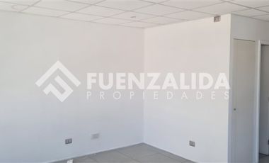 Oficina en Arriendo en Strip Center Vicuña MACKENA