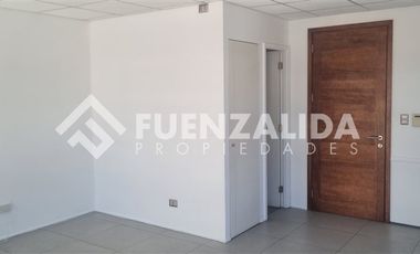 Oficina en Arriendo en Strip Center Vicuña MACKENA