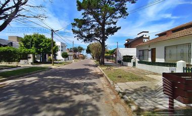 Casa mas departamento de dos ambientes en un hermoso barrio residencial de Mar de Ajo!!