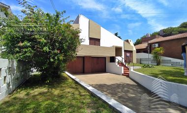 Casa mas departamento de dos ambientes en un hermoso barrio residencial de Mar de Ajo!!