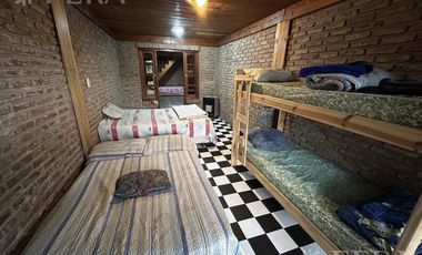 Venta de casa quinta con quincho y piscina en Ezpeleta