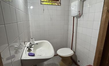 Venta de casa quinta con quincho y piscina en Ezpeleta