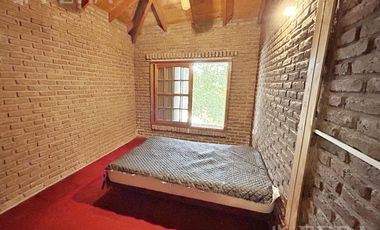 Venta de casa quinta con quincho y piscina en Ezpeleta