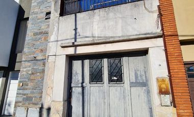 Galpon - Local en  Venta en pleno Banfield  este