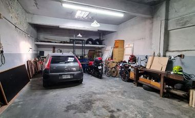 Galpon - Local en  Venta en pleno Banfield  este