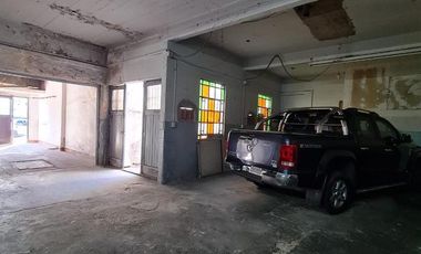 Galpon - Local en  Venta en pleno Banfield  este