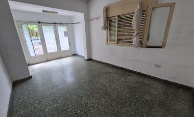 Casa de 4 ambientes en Talleres al 400