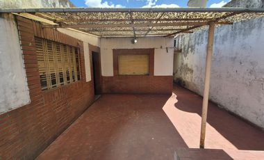 Casa de 4 ambientes en Talleres al 400