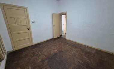 Casa de 4 ambientes en Talleres al 400