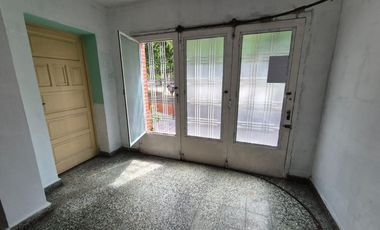 Casa de 4 ambientes en Talleres al 400