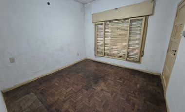 Casa de 4 ambientes en Talleres al 400