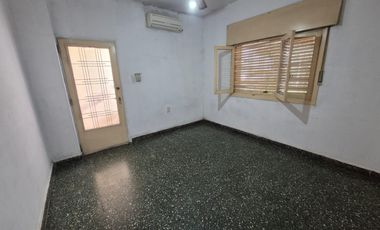 Casa de 4 ambientes en Talleres al 400