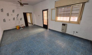Casa de 4 ambientes en Talleres al 400