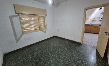 Casa de 4 ambientes en Talleres al 400