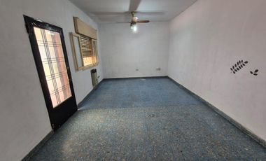 Casa de 4 ambientes en Talleres al 400