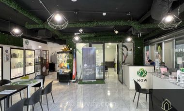 Local Comercial en arriendo ubicado en Metro Tobalaba - Mall Costanera